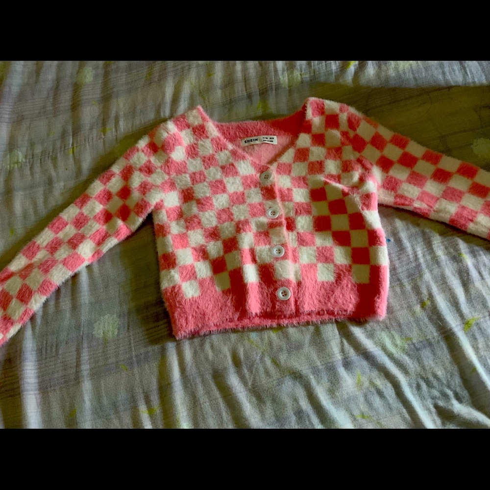 Trendy crop sweater